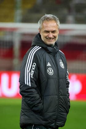 Kaiserslautern, Germany 27 November 2025 UEFA Nations League Women Final Training 2025 Germany vs Spain In the picture national coach Christian Wück Wueck Germany at the final training in Kaiserslautern Fritzwalter Stadium Rhineland-Palatinate Copyright: xFotostandx xFantinix