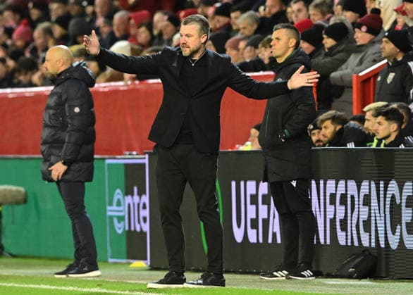 Aberdeen Manager Jimmy Thelin on the touch line Aberdeen v Noah, UEFA Conference League, Group Stage, Football, Pittodrie, Aberdeen, Scotland, UK - 27 Nov 2025Aberdeen Pittodrie Scotland United Kingdom EDITORIAL USE ONLY No use with unauthorised audio, video, data, fixture lists, club league logos or live services. Online in-match use limited to 120 images, no video emulation. No use in betting, games or single club league player publications.  Copyright: xMarkxRunnacles Shutterstockx 15928083dq