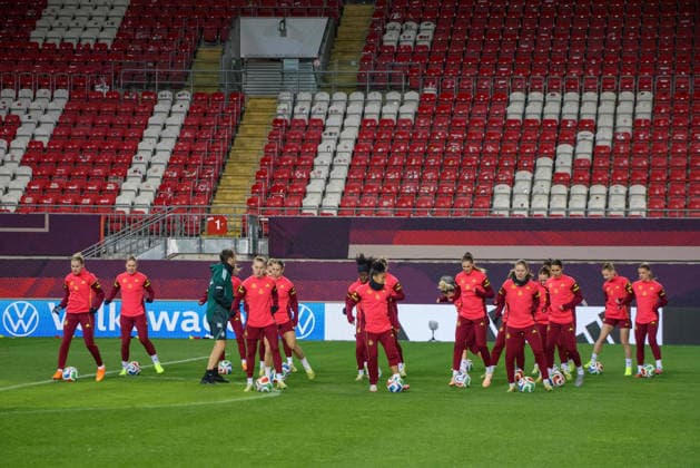 Kaiserslautern, Germany 27 November 2025 UEFA Nations League Women Final Training 2025 Germany vs Spain In the picture The players of the German national womens soccer team at the final training in Kaiserslautern Fritzwalter Stadium Rhineland-Palatinate Copyright: xFotostandx xFantinix