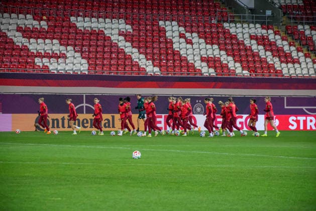 Kaiserslautern, Germany 27 November 2025 UEFA Nations League Women Final Training 2025 Germany vs Spain In the picture The players of the German national womens soccer team at the final training in Kaiserslautern Fritzwalter Stadium Rhineland-Palatinate Copyright: xFotostandx xFantinix