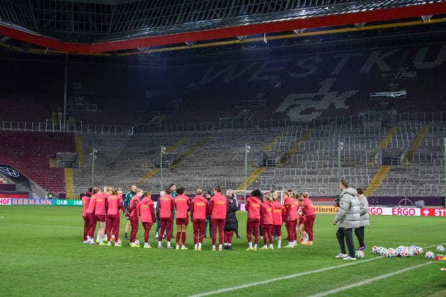 Kaiserslautern, Germany 27 November 2025 UEFA Nations League Women Final Training 2025 Germany vs Spain In the picture The players of the German national womens soccer team in the team circle at the final training in Kaiserslautern Fritzwalter Stadium Rhineland-Palatinate Copyright: xFotostandx xFantinix