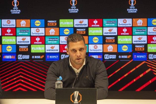 DEVENTER , 27-11-2025 , Stadium De Adelaarshorst , season 2025 2026 , UEFA Europa League football , League phase matchday 5 , match between Go Ahead Eagles and VFB Stuttgart , picture shows GA Eagles trainer coach Melvin Boel at press conference, PK, Pressekonferenz Go Ahead Eagles - Stuttgart  x32224033x Copyright: