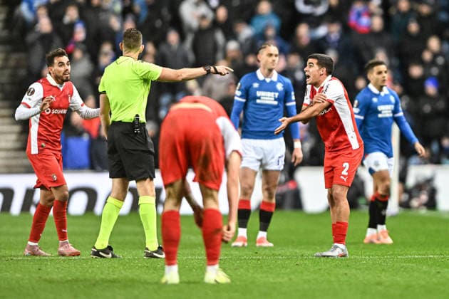 Rangers v S.C. Braga UEFA Europa League Ricardo Horta and Victor Gomez of S.C. Braga call to the referee for a handball during the UEFA Europa League match at Ibrox Stadium, Glasgow UK Newspapers OUT Copyright: xJamiexJohnstonx FIL-22559-0202