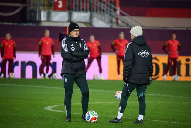 Kaiserslautern, Germany 27 November 2025 UEFA Nations League Women Final Training 2025 Germany vs Spain Pictured from left Copyright: xFotostandx xFantinix