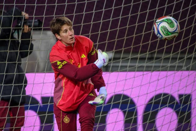 Kaiserslautern, Germany 27 November 2025 UEFA Nations League Women Final Training 2025 Germany vs Spain In the picture goalkeeper Ann Katrin Berger Germany at the final training in Kaiserslautern Fritzwalter Stadion Rheinland Pfalz Copyright: xFotostandx xFantinix