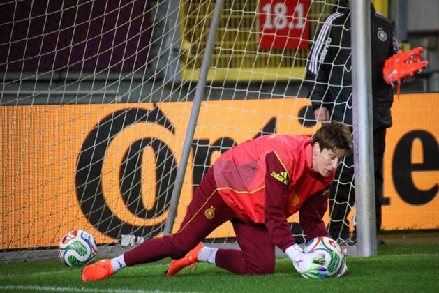 Kaiserslautern, Germany 27 November 2025 UEFA Nations League Women Final Training 2025 Germany vs Spain In the picture goalkeeper Ann Katrin Berger Germany at the final training in Kaiserslautern Fritzwalter Stadion Rheinland Pfalz Copyright: xFotostandx xFantinix