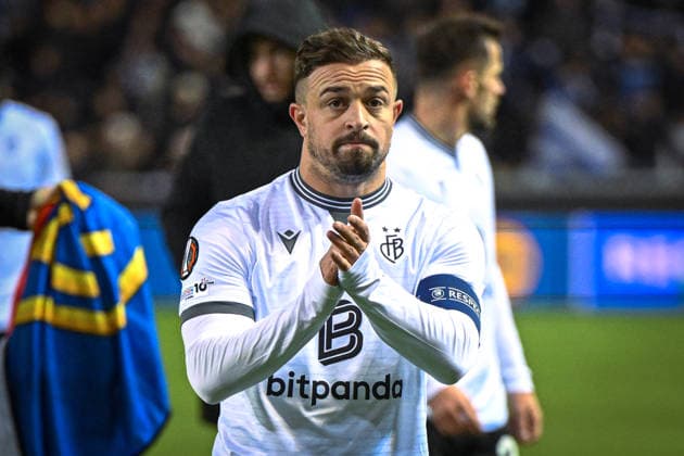 Belgium, Football, UEFA Europa League, Matchday 5, 2025 2026, KRC Genk vs FC Basel 1893, 27 11 2025, Cegeka Arena, Genk, Belgium, Xherdan Shaqiri FC Basel, 10 applauds the Basel fans after the end of the match Copyright: xMarkusxVerwimpx
