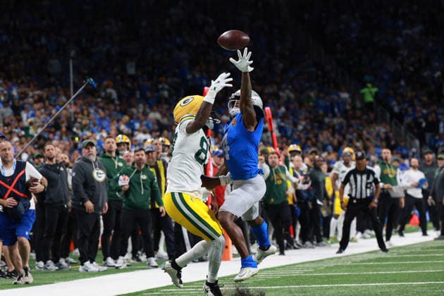 Green Bay Packers vs Detroit Lions DETROIT,MICHIGAN-NOVEMBER 27: Detroit Lions cornerback D.J. Reed 4 blocks a pas intended for Green Bay Packers wide receiver Romeo Doubs 87 during the first half of an NFL, American Football Herren, USA football game between the Green Bay Packers and the Detroit Lions in Detroit, Michigan USA, on Thursday, November 27, 2025 Detroit Michigan United States  Copyright: xJorgexLemusx originalFilename:lemus-greenbay251127_npvtL.jpg