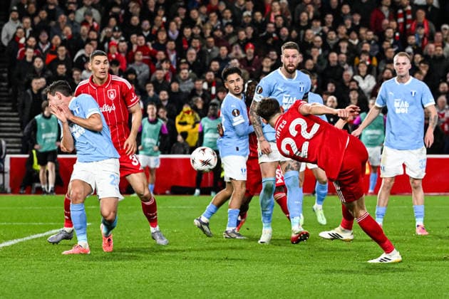 27th November 2025; The City Ground, Nottingham, England; UEFA Europa League Football, Nottingham Forest versus Malmo FF; Ryan Yates of Nottingham Forest shoots at goal  GodfreyxPitt
