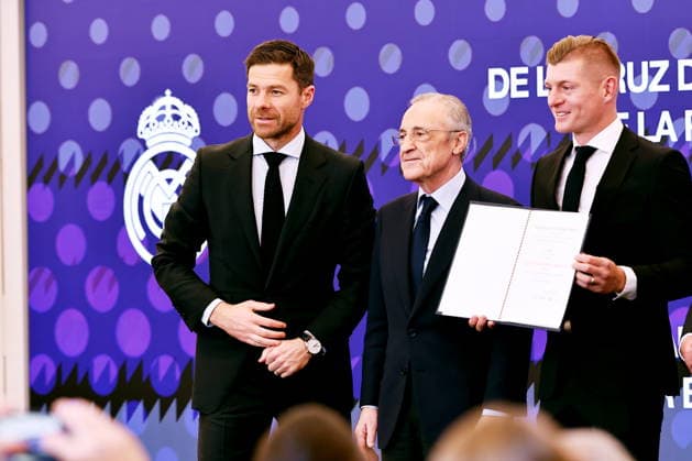 (L-R) Xabi Alonso, Florentino Perez, Toni Kroos (Real), NOVEMBER 27, 2025 - Football Soccer : Xabi Alonso, Florentino Perez and Toni Kroos at the presentation ceremony for the Order of Merit of the Federal Republic of Germany at the Estadio Santiago Bernabeu in Madrid, Spain. Noxthirdxpartyxsales  aflo_311748855