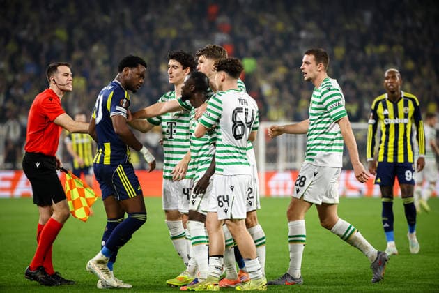 Fenerbahce vs Ferencvaros UEFA Europa League 2025-26 MD5 Tension between Jhon Duran of Fenerbahce SK and Ferencvaros team players. Fenerbahce and Ferencvaros faced each other at UEFA Europa League 2025 26 League Phase MD5. The match took place in Chobani Fenerbahce Sukru Saracoglu Stadium on November 27th, 2025. Istanbul Istanbul Turkey Copyright: xBurakxBasturkx