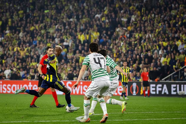 Fenerbahce vs Ferencvaros UEFA Europa League 2025-26 MD5 Anderson Talisca of Fenerbahce SK kicks the ball during the match. Fenerbahce and Ferencvaros faced each other at UEFA Europa League 2025 26 League Phase MD5. The match took place in Chobani Fenerbahce Sukru Saracoglu Stadium on November 27th, 2025. Istanbul Istanbul Turkey Copyright: xBurakxBasturkx