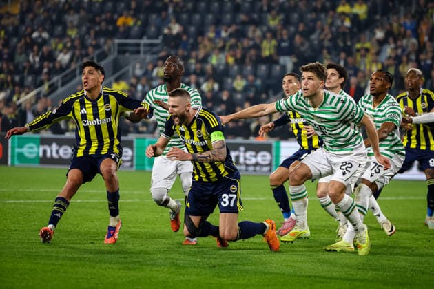 Fenerbahce vs Ferencvaros UEFA Europa League 2025-26 MD5 Milan Skriniar of Fenerbahce SK falls during the match. Fenerbahce and Ferencvaros faced each other at UEFA Europa League 2025 26 League Phase MD5. The match took place in Chobani Fenerbahce Sukru Saracoglu Stadium on November 27th, 2025. Istanbul Istanbul Turkey Copyright: xBurakxBasturkx