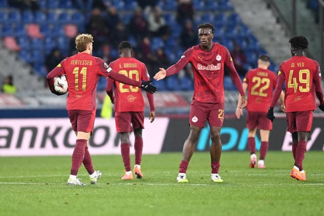 CALCIO - UEFA Europa League - Bologna FC vs FC Salzburg Yorbe Vertessen (Fc Salzburg) celebrated by his teammate after his goal during Bologna FC vs FC Salzburg, Football Europa League match in Bologna, Italy, November 27 2025 Bologna Italy  Copyright: xIPAxSport ABACAx