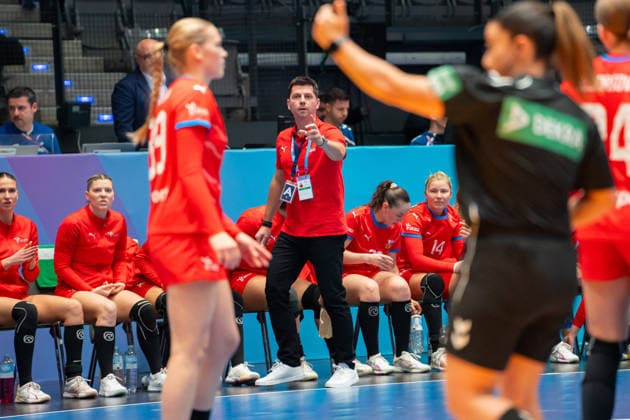 Handball I Women I World Championship I Preliminary round I 1 Matchday I Sweden Czech Republic I 27 11 2025 Tomas Hlavaty Coach, Czech Republic Stuttgart Porsche Arena Baden Württemberg Germany Copyright: xLobeca MaxxPetershansx