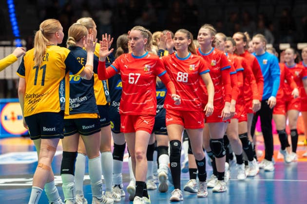 Handball I Women I World Championship I Preliminary round I 1 Matchday I Sweden Czech Republic I 27 11 2025 Front Veronika Kafka Mala 67, Czech Republic , Klara Kubalkova 88, Czech Republic Stuttgart Porsche Arena Baden Württemberg Germany Copyright: xLobeca MaxxPetershansx