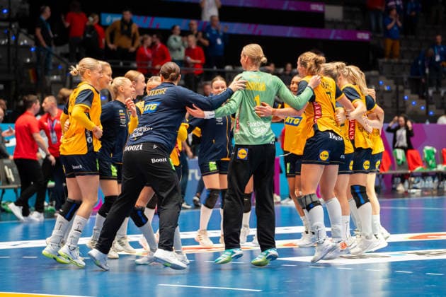 Handball I Women I World Championship I Preliminary round I 1 Matchday I Sweden Czech Republic I 27 11 2025 Sweden celebrates victory Stuttgart Porsche Arena Baden Württemberg Germany Copyright: xLobeca MaxxPetershansx