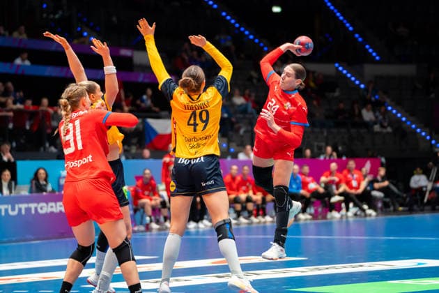Handball I Women I World Championship I Preliminary round I 1 Matchday I Sweden Czech Republic I 27 11 2025 Eliska Desortova 24, Czech Republic in the throw Stuttgart Porsche Arena Baden Württemberg Germany Copyright: xLobeca MaxxPetershansx