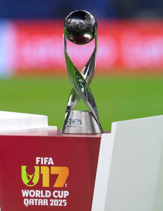 PORTUGAL vs AUSTRIA : FIFA U-17 WORLD CUP QATAR 2025 FINAL The FIFA U-17 World Cup trophy display prior to the FIFA U-17 World Cup Qatar 2025 final match between Portugal and Austria at Khalifa International Stadium in Doha, Qatar, on November 27, 2025. DOHA Qatar Copyright: xNOUSHADxTHEKKAYILx