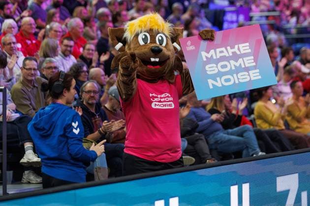 Mascot Hanni the little horn animates the spectators, Norway vs. South Korea, Handball, IHF Womens Handball World Championship, Matchday 1, 27 11 2025 Norway vs. South Korea, Handball, IHF Womens Handball World Championship, Matchday 1, 27 11 2025 Copyright: xEibner-Pressefoto AlexanderxNeisx EP_ANS