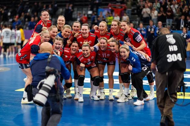 Norway celebrate victory, Norway vs South Korea, Handball, IHF Womens Handball World Championship, Matchday 1, 27 11 2025 Norway vs South Korea, Handball, IHF Womens Handball World Championship, Matchday 1, 27 11 2025 Copyright: xEibner-Pressefoto AlexanderxNeisx EP_ANS