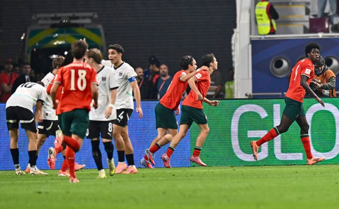PORTUGAL vs AUSTRIA : FIFA U-17 WORLD CUP QATAR 2025 FINAL Anisio Cabral (R) of Portugal celebrates after scoring a goal during the FIFA U-17 World Cup Qatar 2025 final match between Portugal and Austria at Khalifa International Stadium in Doha, Qatar, on November 27, 2025. DOHA Qatar Copyright: xNOUSHADxTHEKKAYILx