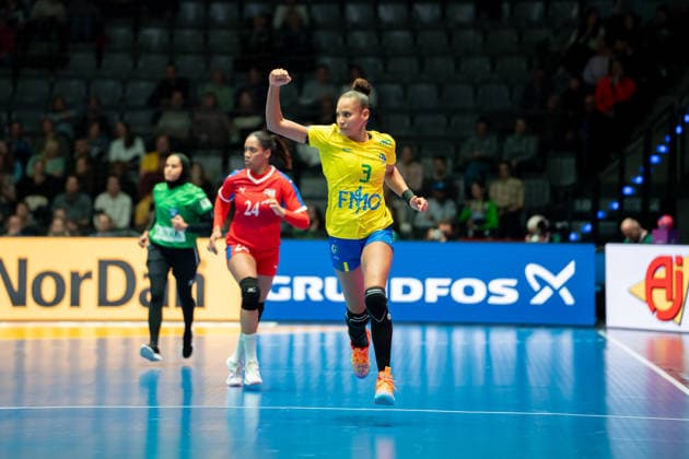 Handball I Women I World Championship I Preliminary round I 1 Matchday I Brazil Cuba I 27 11 2025 Alexandra Priscila do Nascimento Martinez 3, Brazil cheers Stuttgart Porsche Arena Baden Württemberg Germany Copyright: xLobeca MaxxPetershansx