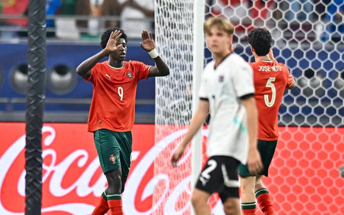 PORTUGAL vs AUSTRIA : FIFA U-17 WORLD CUP QATAR 2025 FINAL Anisio Cabral (L) of Portugal celebrates after scoring a goal during the FIFA U-17 World Cup Qatar 2025 final match between Portugal and Austria at Khalifa International Stadium in Doha, Qatar, on November 27, 2025. DOHA Qatar Copyright: xNOUSHADxTHEKKAYILx