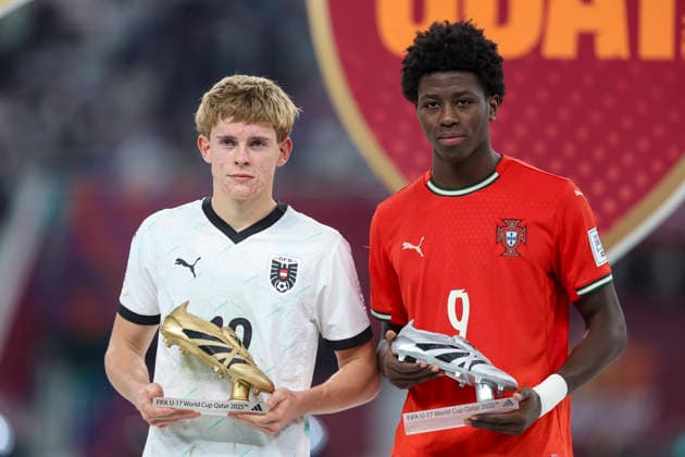 PORTUGAL vs AUSTRIA : FIFA U-17 WORLD CUP QATAR 2025 FINAL Johannes Mathias Moser of Austria pose with Golden Boot award and Anisio Cabral of Portugal pose with Silver Boot award after the FIFA U-17 World Cup Qatar 2025 final match between Portugal and Austria at Khalifa International Stadium in Doha, Qatar, on November 27, 2025. DOHA Qatar Copyright: xNOUSHADxTHEKKAYILx