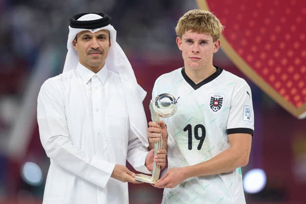 PORTUGAL vs AUSTRIA : FIFA U-17 WORLD CUP QATAR 2025 FINAL Johannes Mathias Moser of Austria pose with the Silver Ball award after the FIFA U-17 World Cup Qatar 2025 final match between Portugal and Austria at Khalifa International Stadium in Doha, Qatar, on November 27, 2025. DOHA Qatar Copyright: xNOUSHADxTHEKKAYILx