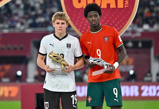 PORTUGAL vs AUSTRIA : FIFA U-17 WORLD CUP QATAR 2025 FINAL Johannes Mathias Moser (L) of Austria pose with Golden Boot award and Anisio Cabral (R) of Portugal pose with Silver Boot award after the FIFA U-17 World Cup Qatar 2025 final match between Portugal and Austria at Khalifa International Stadium in Doha, Qatar, on November 27, 2025. DOHA Qatar Copyright: xNOUSHADxTHEKKAYILx