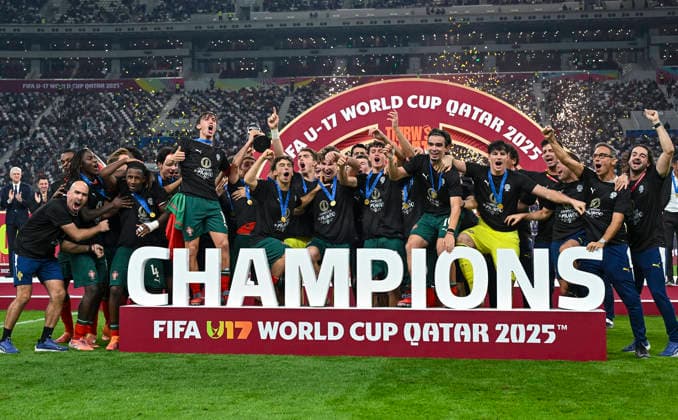 PORTUGAL vs AUSTRIA : FIFA U-17 WORLD CUP QATAR 2025 FINAL Players of Portugal celebrate with the trophy after winning the FIFA U-17 World Cup Qatar 2025 final match between Portugal and Austria at Khalifa International Stadium in Doha, Qatar, on November 27, 2025. DOHA Qatar Copyright: xNOUSHADxTHEKKAYILx