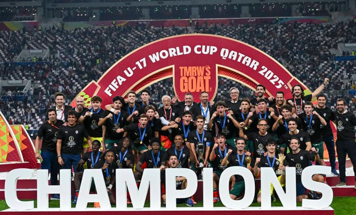 PORTUGAL vs AUSTRIA : FIFA U-17 WORLD CUP QATAR 2025 FINAL Players of Portugal celebrate with the trophy after winning the FIFA U-17 World Cup Qatar 2025 final match between Portugal and Austria at Khalifa International Stadium in Doha, Qatar, on November 27, 2025. DOHA Qatar Copyright: xNOUSHADxTHEKKAYILx