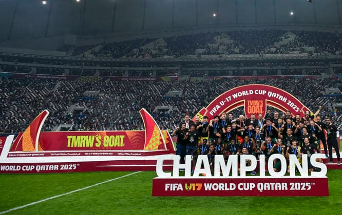 PORTUGAL vs AUSTRIA : FIFA U-17 WORLD CUP QATAR 2025 FINAL Players of Portugal celebrate with the trophy after winning the FIFA U-17 World Cup Qatar 2025 final match between Portugal and Austria at Khalifa International Stadium in Doha, Qatar, on November 27, 2025. DOHA Qatar Copyright: xNOUSHADxTHEKKAYILx