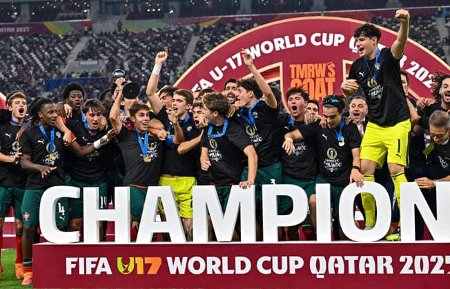 PORTUGAL vs AUSTRIA : FIFA U-17 WORLD CUP QATAR 2025 FINAL Players of Portugal celebrate with the trophy after winning the FIFA U-17 World Cup Qatar 2025 final match between Portugal and Austria at Khalifa International Stadium in Doha, Qatar, on November 27, 2025. DOHA Qatar Copyright: xNOUSHADxTHEKKAYILx