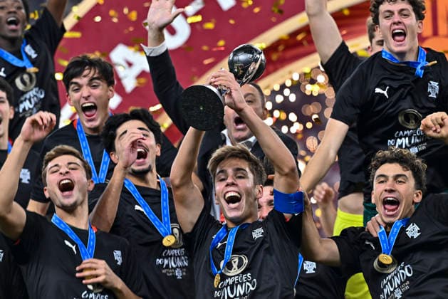 PORTUGAL vs AUSTRIA : FIFA U-17 WORLD CUP QATAR 2025 FINAL Players of Portugal celebrate with the trophy after winning the FIFA U-17 World Cup Qatar 2025 final match between Portugal and Austria at Khalifa International Stadium in Doha, Qatar, on November 27, 2025. DOHA Qatar Copyright: xNOUSHADxTHEKKAYILx