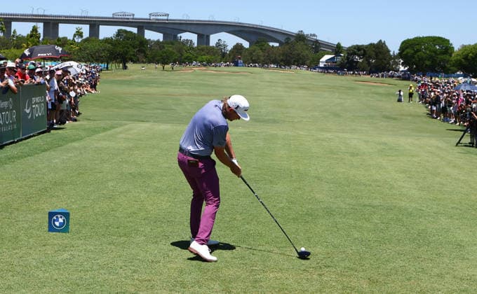 GOLF AUSTRALIAN PGA, Golf Herren Cameron Smith of Australia Tees off on the first hole during the 2nd Round of the Australian PGA Championship at Royal Queensland Golf Club in Brisbane, Friday, November 28, 2025. ( NO ARCHIVING, EDITORIAL USE ONLY BRISBANE QUEENSLAND AUSTRALIA  Copyright: xx 20251128125143316871