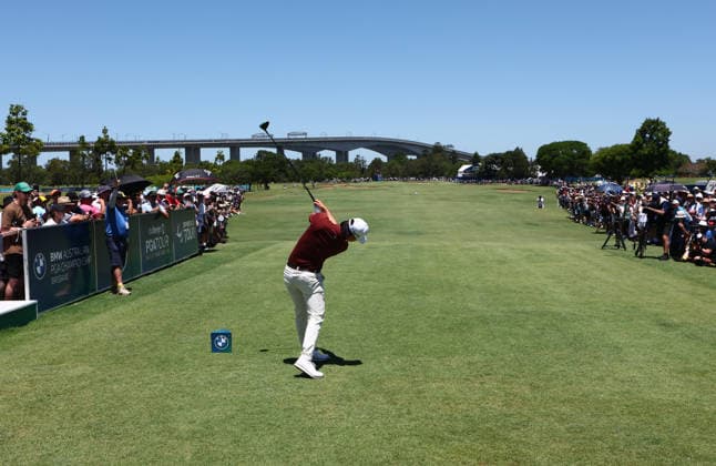 GOLF AUSTRALIAN PGA, Golf Herren Min Woo Lee of Australia Tees off on the first hole during the 2nd Round of the Australian PGA Championship at Royal Queensland Golf Club in Brisbane, Friday, November 28, 2025. ( NO ARCHIVING, EDITORIAL USE ONLY BRISBANE QUEENSLAND AUSTRALIA  Copyright: xx 20251128116091688168
