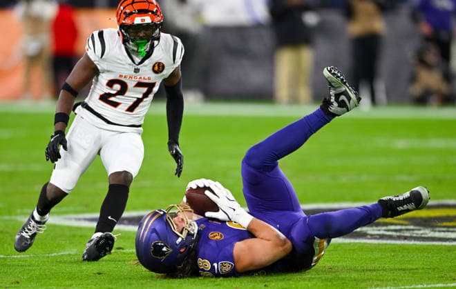 Baltimore Ravens tight end Charlie Kolar (88) catches a first down pass in front pf Cincinnati Bengals safety Jordan Battle (27) during the first quarter at M&T Bank Stadium in Baltimore, Maryland, on Thursday, November 27 2025.  BAL20251127123 DAVIDxTULIS