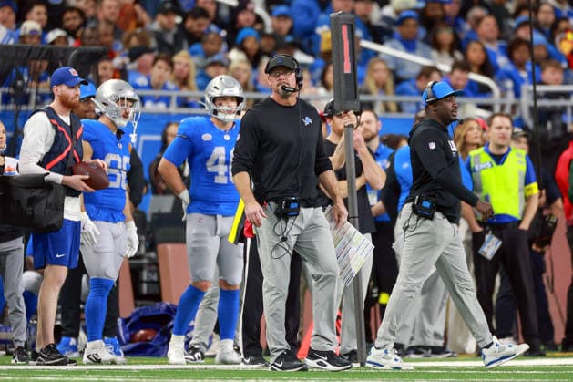 Detroit Lions DETROIT,MICHIGAN-November27: H ead coach Dan Campbell of the Detroit Lions looks on from the sidelines during an NFL, American Football Herren, USA football game between the Green Bay Packers and the Detroit Lions in Detroit, Michigan USA, on Sunday, November 23, 2025. Detroit Michigan United States  Copyright: xAmyxLemusx originalFilename:lemus-newyorkg251127_npgpx.jpg