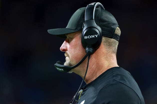 Detroit Lions DETROIT,MICHIGAN-November27: Head coach Dan Campbell of the Detroit Lions looks on from the sidelines during an NFL, American Football Herren, USA football game between the Green Bay Packers and the Detroit Lions in Detroit, Michigan USA, on Sunday, November 23, 2025. Detroit Michigan United States  Copyright: xAmyxLemusx originalFilename:lemus-newyorkg251127_npTdY.jpg