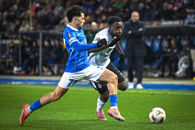 Belgium, Football, UEFA Europa League, Matchday 5, 2025 2026, KRC Genk vs FC Basel 1893, 27 11 2025, Cegeka Arena, Genk, Belgium, duel Philip Otele FC Basel, 7 vs Zakaria El Ouahdi KRC Genk, 77 Copyright: xMarkusxVerwimpx