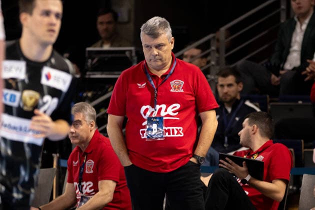 Fuchse Berlin v One Veszprem HC, EHF Champions League, Berlin, Germany Berlin, Germany. 27th, November 2025. Head coach Xavier Pascual Fuertes of One Veszprem HC seen during the EHF Champions League match between Fuchse Berlin and One Veszprem HC at Max-Schmeling-Halle in Berlin. Germany, Berlin, Berlin, Max-Schmeling-Halle  Copyright: xGonzalesxPhoto InakixEsnaolax