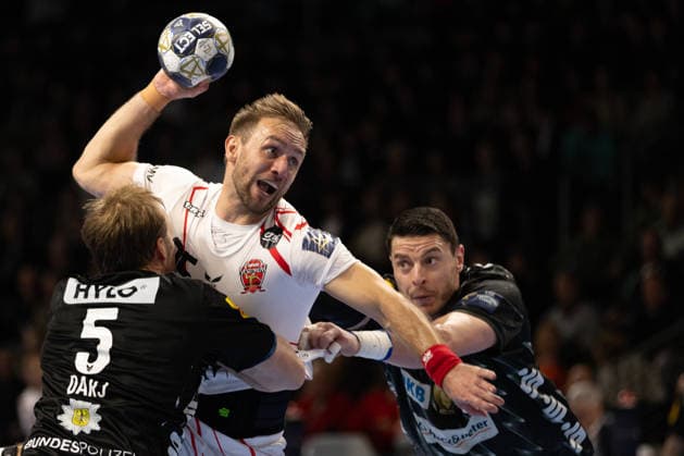 Fuchse Berlin v One Veszprem HC, EHF Champions League, Berlin, Germany Berlin, Germany. 27th, November 2025. Luka Cindric (25) of One Veszprem HC seen during the EHF Champions League match between Fuchse Berlin and One Veszprem HC at Max-Schmeling-Halle in Berlin. Germany, Berlin, Berlin, Max-Schmeling-Halle  Copyright: xGonzalesxPhoto InakixEsnaolax