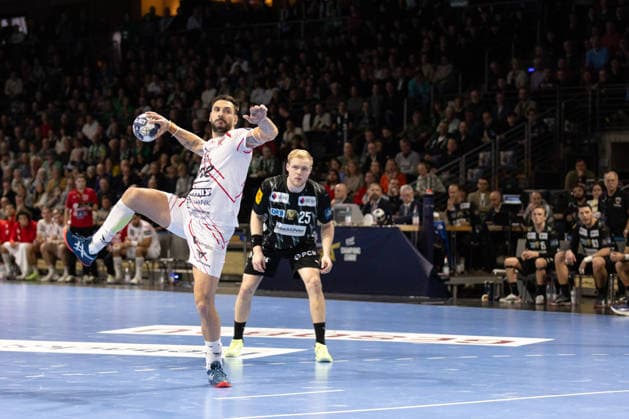 Fuchse Berlin v One Veszprem HC, EHF Champions League, Berlin, Germany Berlin, Germany. 27th, November 2025. Hugo Descat (9) of One Veszprem HC seen during the EHF Champions League match between Fuchse Berlin and One Veszprem HC at Max-Schmeling-Halle in Berlin. Germany, Berlin, Berlin, Max-Schmeling-Halle  Copyright: xGonzalesxPhoto InakixEsnaolax
