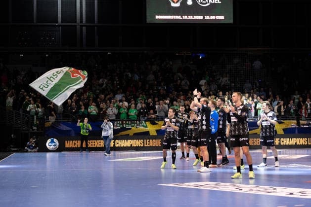 Fuchse Berlin v One Veszprem HC, EHF Champions League, Berlin, Germany Berlin, Germany. 27th, November 2025. The players of Fuchse Berlin seen in celebration with the fans after the EHF Champions League match between Fuchse Berlin and One Veszprem HC at Max-Schmeling-Halle in Berlin. Germany, Berlin, Berlin, Max-Schmeling-Halle  Copyright: xGonzalesxPhoto InakixEsnaolax