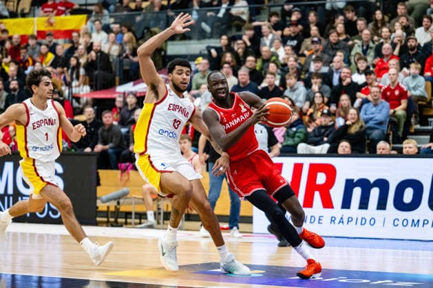 Denmark v Spain, FIBA World Cup 2027 European Qualifiers, Farum, Denmark Farum, Denmark. 27th, November 2025. Bakary Dibba (0) of Denmark and Izan Almansa (13) of Spain seen during the FIBA World Cup 2027 European qualifier between Denmark and Spain at Farum Arena in Farum.  Copyright: xGonzalesxPhoto TobiasxJorgensenx
