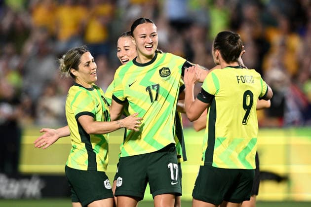 SOCCER AUSTRALIA NEW ZEALAND WOMEN, Amy Sayer of the Matildas (centre) celebrates with teammates after scoring a goal during the International Women s friendly match between between Australia and New Zealand at Polytec Stadium in Gosford, Friday, November 28, 2025. ( NO ARCHIVING, EDITORIAL USE ONLY GOSFORD NEW SOUTH WALES AUSTRALIA  Copyright: xDANxHIMBRECHTSx 20251128162592122009