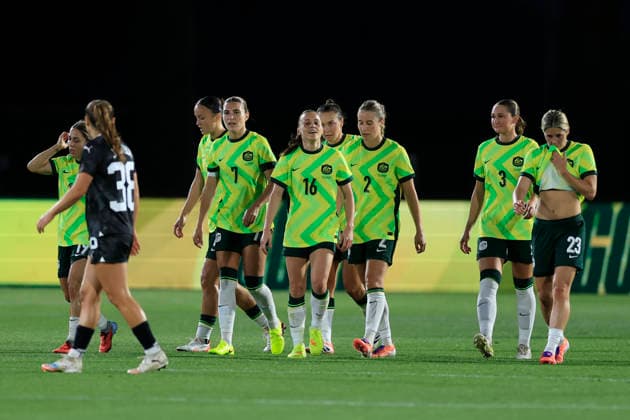 SOCCER AUSTRALIA NEW ZEALAND WOMEN, Hayley Raso of the Matildas celebrates scoring a goal with team-mates during the International Women s Friendly match between between Australia and New Zealand at Polytec Stadium in Gosford, Friday, November 28, 2025. ( NO ARCHIVING, EDITORIAL USE ONLY GOSFORD NEW SOUTH WALES AUSTRALIA  Copyright: xMARKxEVANSx 20251128110270554203