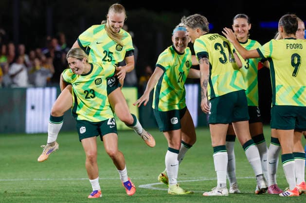SOCCER AUSTRALIA NEW ZEALAND WOMEN, Kyra Cooney-Cross of the Matildas celebrates scoring a long range goal with team-mates during the International Women s Friendly match between between Australia and New Zealand at Polytec Stadium in Gosford, Friday, November 28, 2025. ( NO ARCHIVING, EDITORIAL USE ONLY GOSFORD NEW SOUTH WALES AUSTRALIA  Copyright: xMARKxEVANSx 20251128120562432601